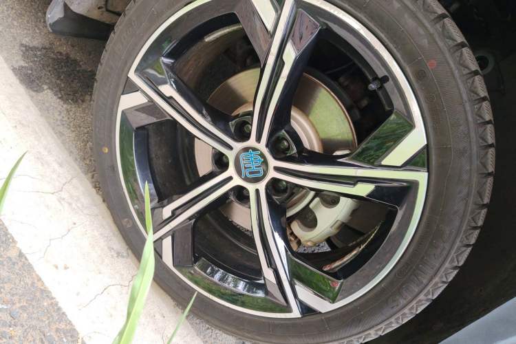Used BYD Tang New Energy 2021 DM-i 112KM Prestige Model Right Front Wheel Hub