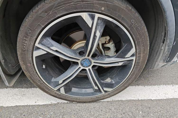 Used BYD Tang New Energy 2021 DM-i 112KM Prestige Model Right Front Wheel Hub