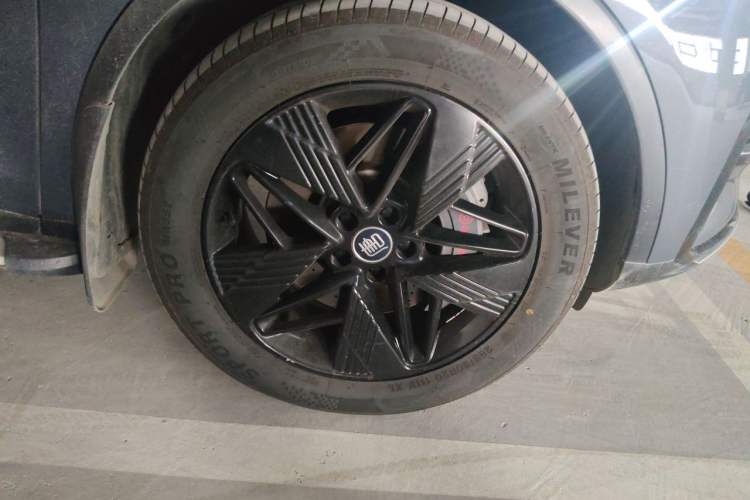 Used BYD Tang New Energy 2021 DM 2.0T Four-Wheel Drive High-Performance Flagship Model Right Front Wheel Hub
