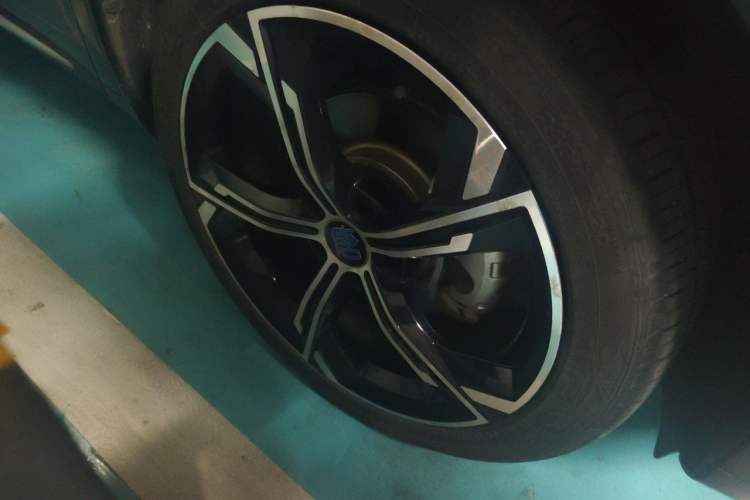Used BYD Tang New Energy 2021 DM-i 112KM Prestige Model Right Front Wheel Hub