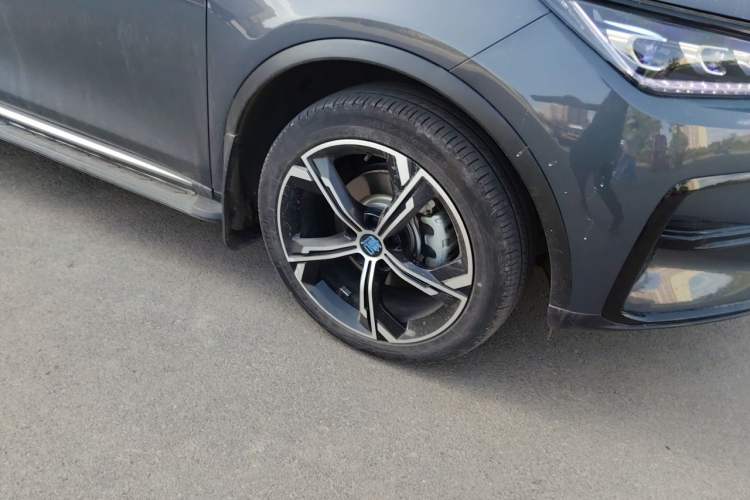 Used BYD Tang New Energy 2021 DM-i 112KM Prestige Model Right Front Wheel Hub