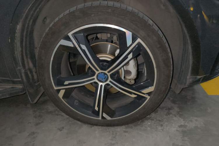 Used BYD Tang New Energy 2021 DM-i 112KM Prestige Model Right Front Wheel Hub