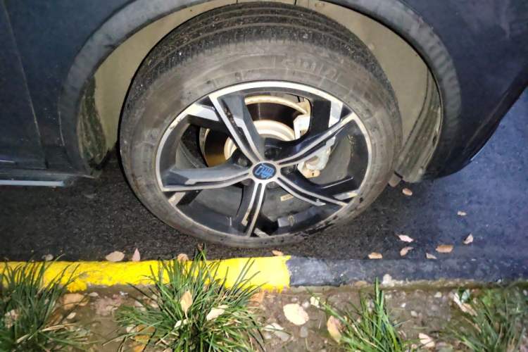 Used BYD Tang New Energy 2021 DM-i 112KM Prestige Model Right Front Wheel Hub