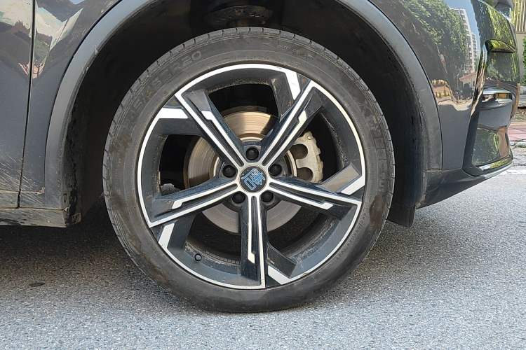 Used BYD Tang New Energy 2021 DM-i 112KM Prestige Model Right Front Wheel Hub