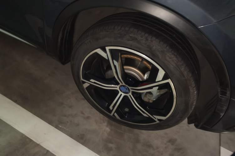 Used BYD Tang New Energy 2021 DM-i 112KM Prestige Model Right Front Wheel Hub