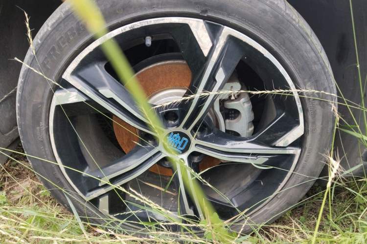 Used BYD Tang New Energy 2021 DM-i 112KM Prestige Model Right Front Wheel Hub