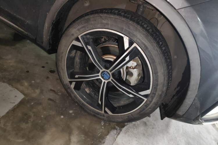 Used BYD Tang New Energy 2021 DM-i 112KM Prestige Model Right Front Wheel Hub