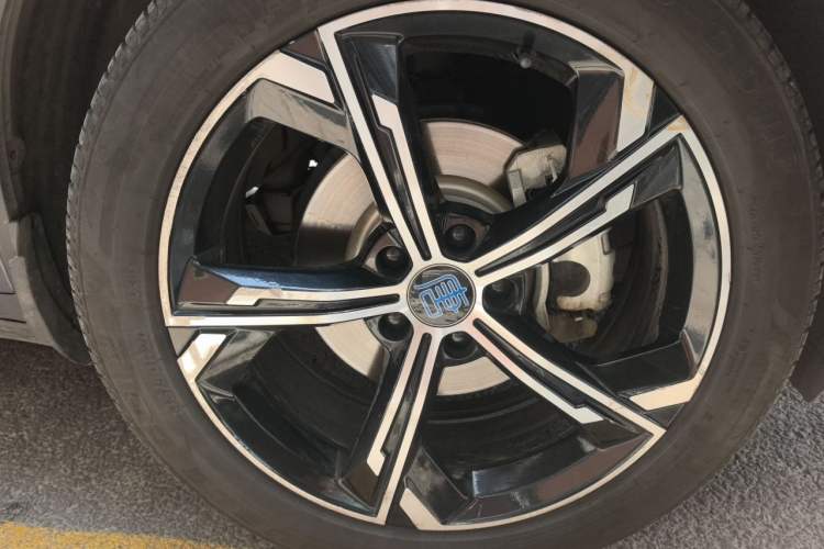 Used BYD Tang New Energy 2021 DM-i 112KM Prestige Model Right Front Wheel Hub