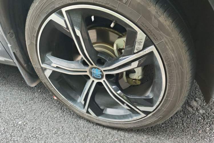Used BYD Tang New Energy 2021 DM-i 112KM Prestige Model Right Front Wheel Hub