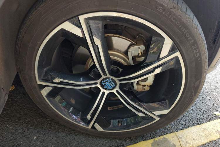 Used BYD Tang New Energy 2021 DM-i 112KM Prestige Model Right Front Wheel Hub