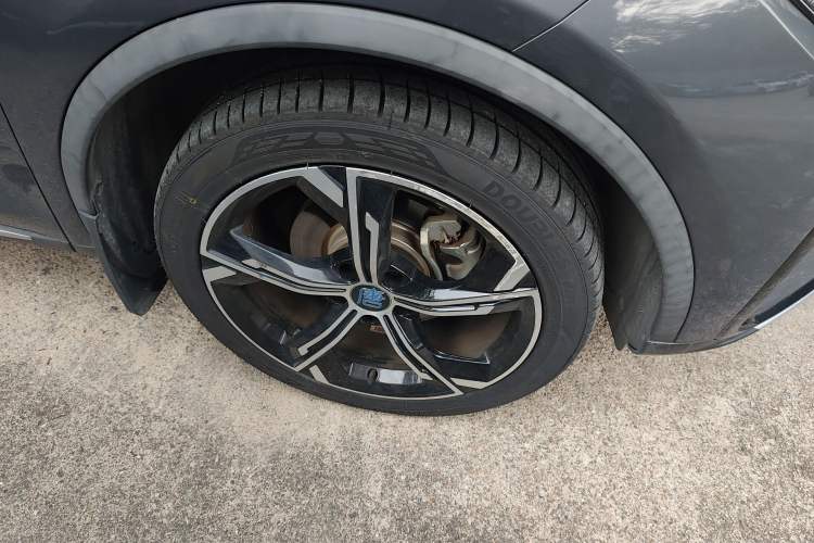 Used BYD Tang New Energy 2021 DM-i 112KM Prestige Model Right Front Wheel Hub