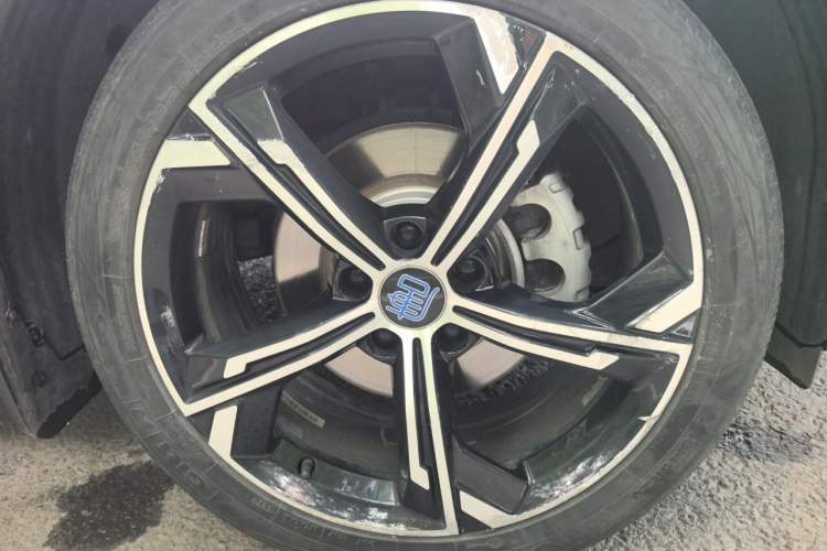 Used BYD Tang New Energy 2021 DM-i 112KM Prestige Model Right Front Wheel Hub