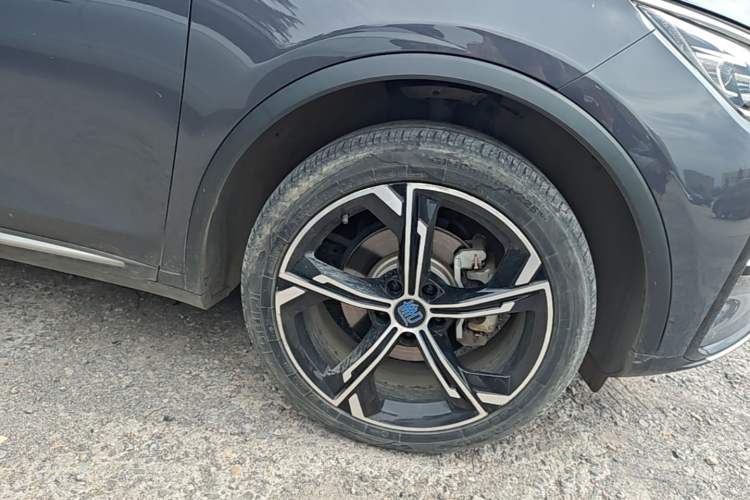 Used BYD Tang New Energy 2021 DM-i 112KM Prestige Model Right Front Wheel Hub