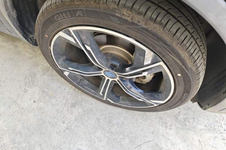 Used BYD Tang New Energy 2021 DM-i 112KM Prestige Model Right Front Wheel Hub