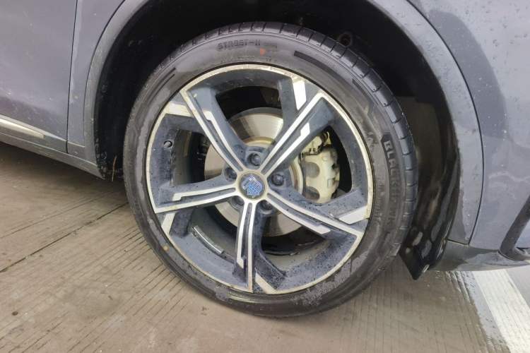 Used BYD Tang New Energy 2021 DM-i 112KM Prestige Model Right Front Wheel Hub