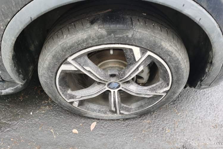Used BYD Tang New Energy 2021 DM-i 112KM Prestige Model Right Front Wheel Hub