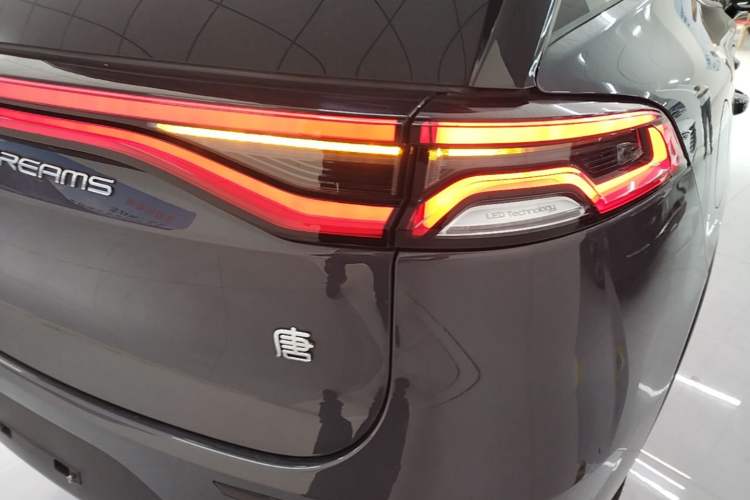 Used BYD Tang New Energy 2021 DM-i 112KM Prestige Model Right Rear Taillight