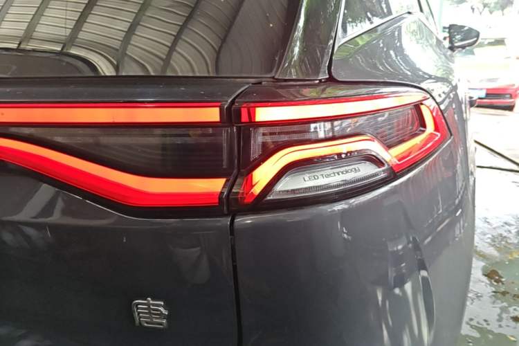 Used BYD Tang New Energy 2021 DM-i 112KM Prestige Model Right Rear Taillight