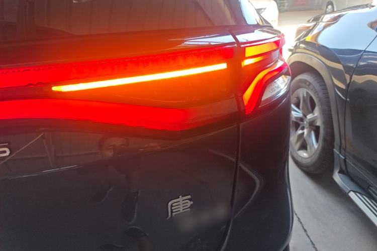 Used BYD Tang New Energy 2021 DM-i 112KM Prestige Model Right Rear Taillight
