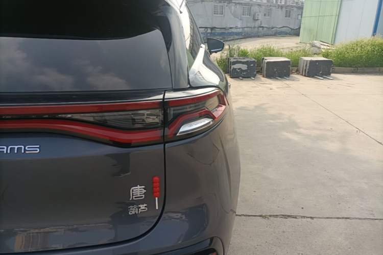 Used BYD Tang New Energy 2021 DM-i 112KM Prestige Model Right Rear Taillight