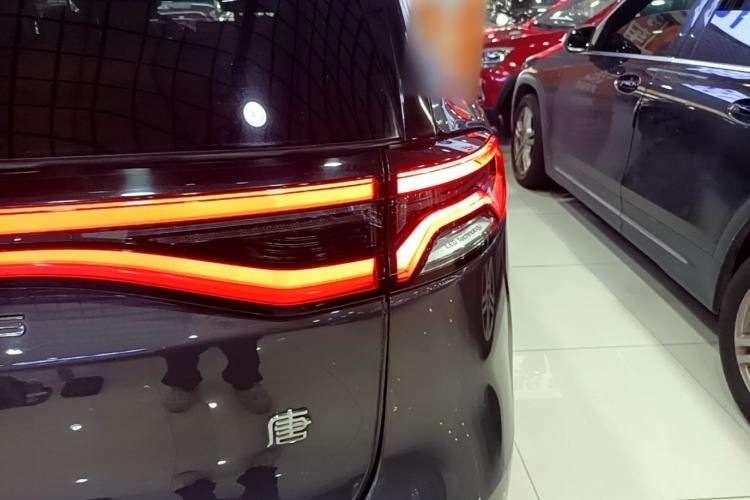 Used BYD Tang New Energy 2021 DM 2.0T Four-Wheel Drive Performance Edition Prestige Model Right Rear Taillight