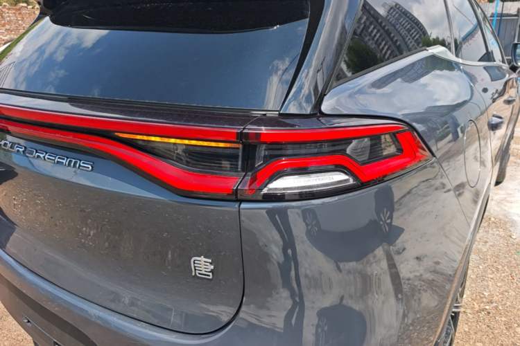Used BYD Tang New Energy 2021 DM-i 112KM Prestige Model Right Rear Taillight