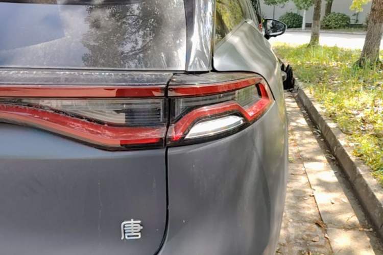 Used BYD Tang New Energy 2021 DM-i 112KM Prestige Model Right Rear Taillight
