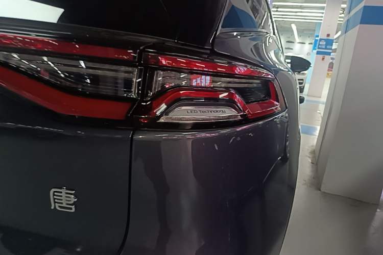 Used BYD Tang New Energy 2021 DM-i 112KM Prestige Model Right Rear Taillight