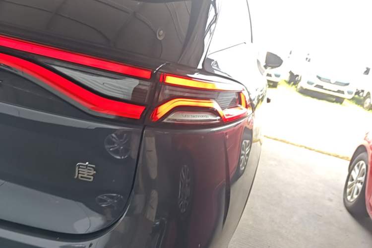 Used BYD Tang New Energy 2021 DM-i 112KM Prestige Model Right Rear Taillight