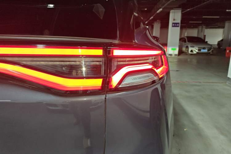Used BYD Tang New Energy 2021 DM 2.0T Four-Wheel Drive Performance Edition Prestige Model Right Rear Taillight