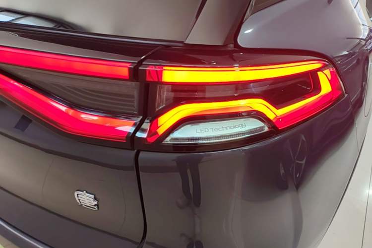 Used BYD Tang New Energy 2021 DM-i 112KM Prestige Model Right Rear Taillight