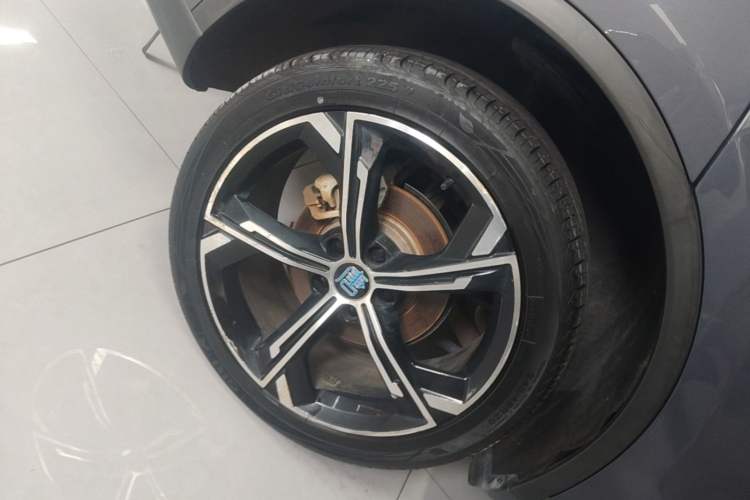 Used BYD Tang New Energy 2021 DM-i 112KM Prestige Model Right Rear Wheel Hub