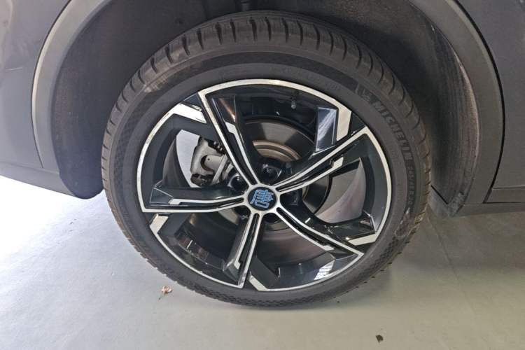 Used BYD Tang New Energy 2021 DM-i 112KM Prestige Model Right Rear Wheel Hub