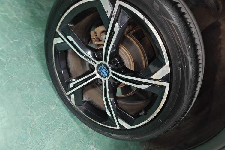 Used BYD Tang New Energy 2021 DM-i 112KM Prestige Model Right Rear Wheel Hub