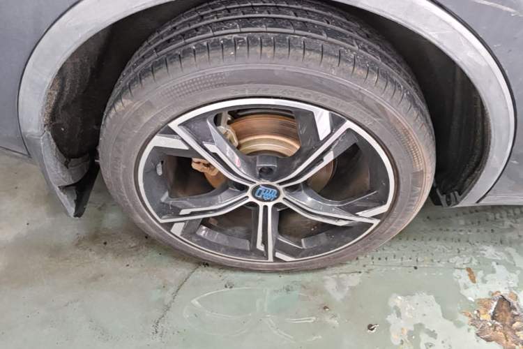 Used BYD Tang New Energy 2021 DM-i 112KM Prestige Model Right Rear Wheel Hub