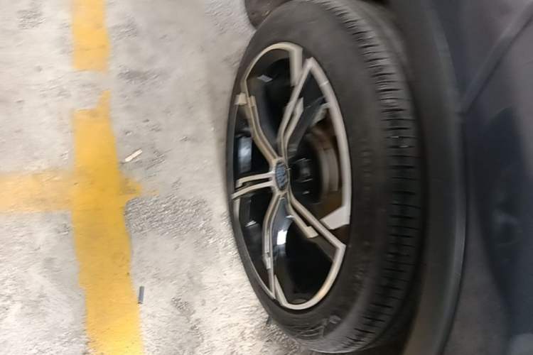 Used BYD Tang New Energy 2021 DM-i 112KM Prestige Model Right Rear Wheel Hub
