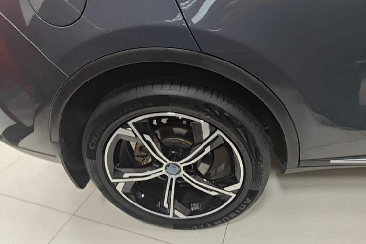 Used BYD Tang New Energy 2021 DM-i 112KM Prestige Model Right Rear Wheel Hub