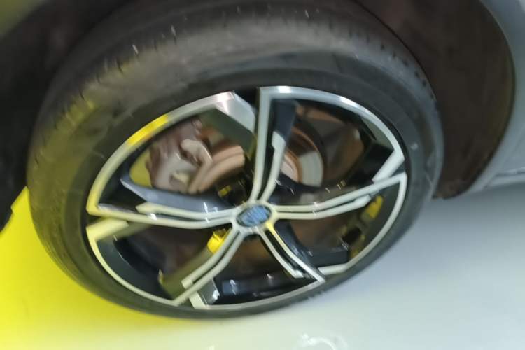 Used BYD Tang New Energy 2021 DM-i 112KM Prestige Model Right Rear Wheel Hub