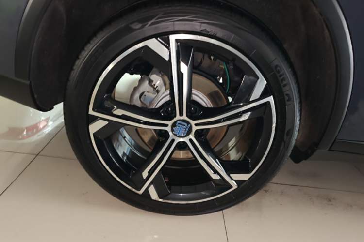 Used BYD Tang New Energy 2021 DM-i 112KM Prestige Model Right Rear Wheel Hub
