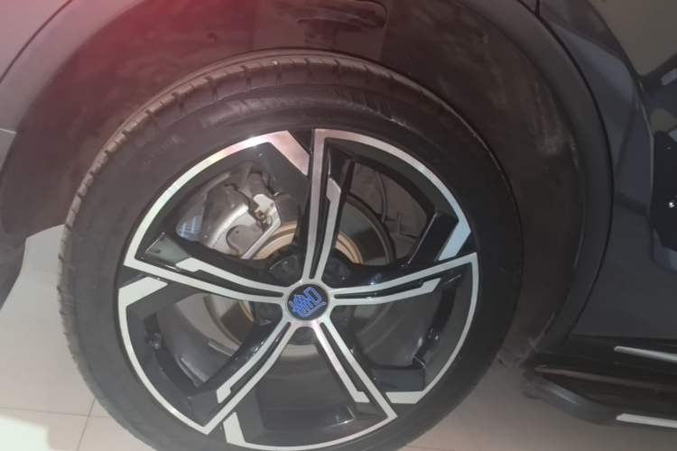 Used BYD Tang New Energy 2021 DM-i 112KM Prestige Model Right Rear Wheel Hub