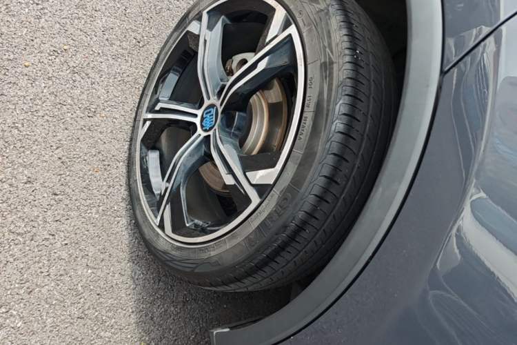 Used BYD Tang New Energy 2021 DM-i 112KM Prestige Model Right Rear Wheel Hub