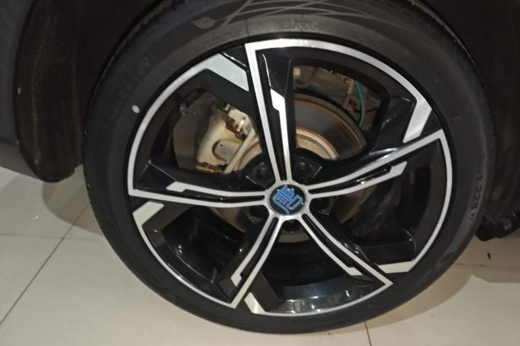 Used BYD Tang New Energy 2021 DM-i 112KM Prestige Model Right Rear Wheel Hub