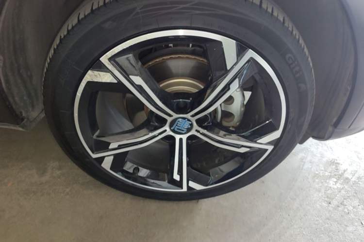 Used BYD Tang New Energy 2021 DM-i 112KM Prestige Model Right Rear Wheel Hub