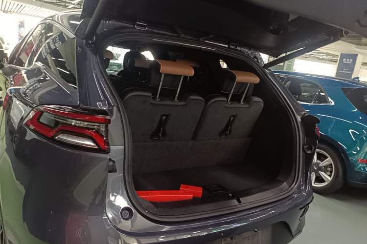 Used BYD Tang New Energy 2021 DM-i 112KM Prestige Model Trunk