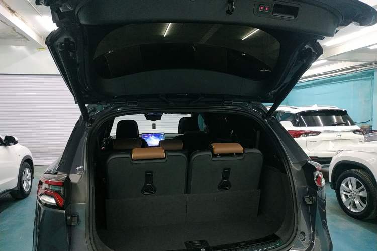 Used BYD Tang New Energy 2021 DM-i 112KM Prestige Model Trunk