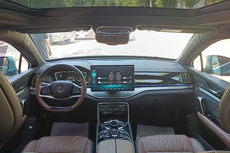 Used BYD Tang New Energy 2021 EV Four-Wheel Drive High-Performance Luxury Model Center Console
