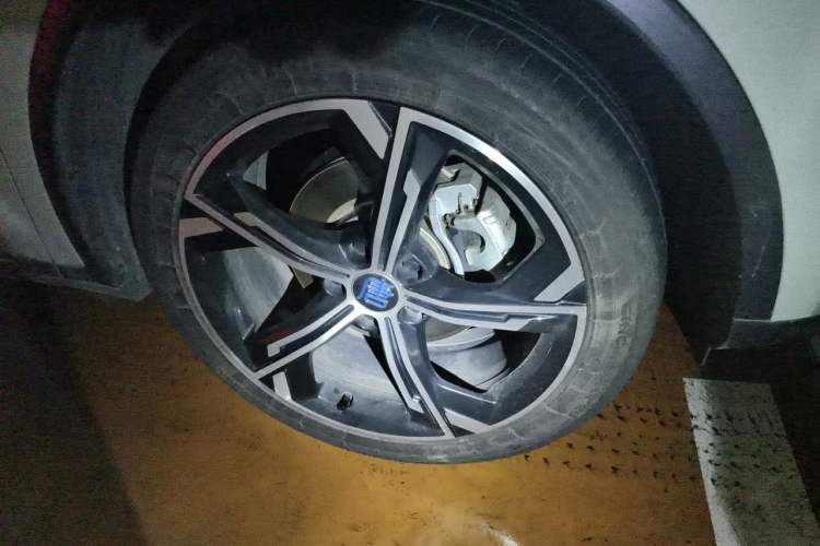 Used BYD Tang New Energy 2021 DM-i 112KM Prestige Model Right Front Wheel Hub