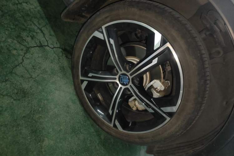 Used BYD Tang New Energy 2021 DM-i 112KM Prestige Model Right Front Wheel Hub