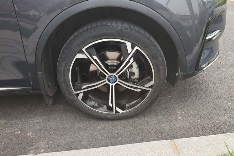 Used BYD Tang New Energy 2021 DM-i 112KM Prestige Model Right Front Wheel Hub