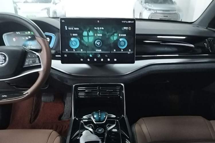 Used BYD Tang New Energy 2021 DM 2.0T Four-Wheel Drive High-Performance Luxury Model Audio And AC Panel